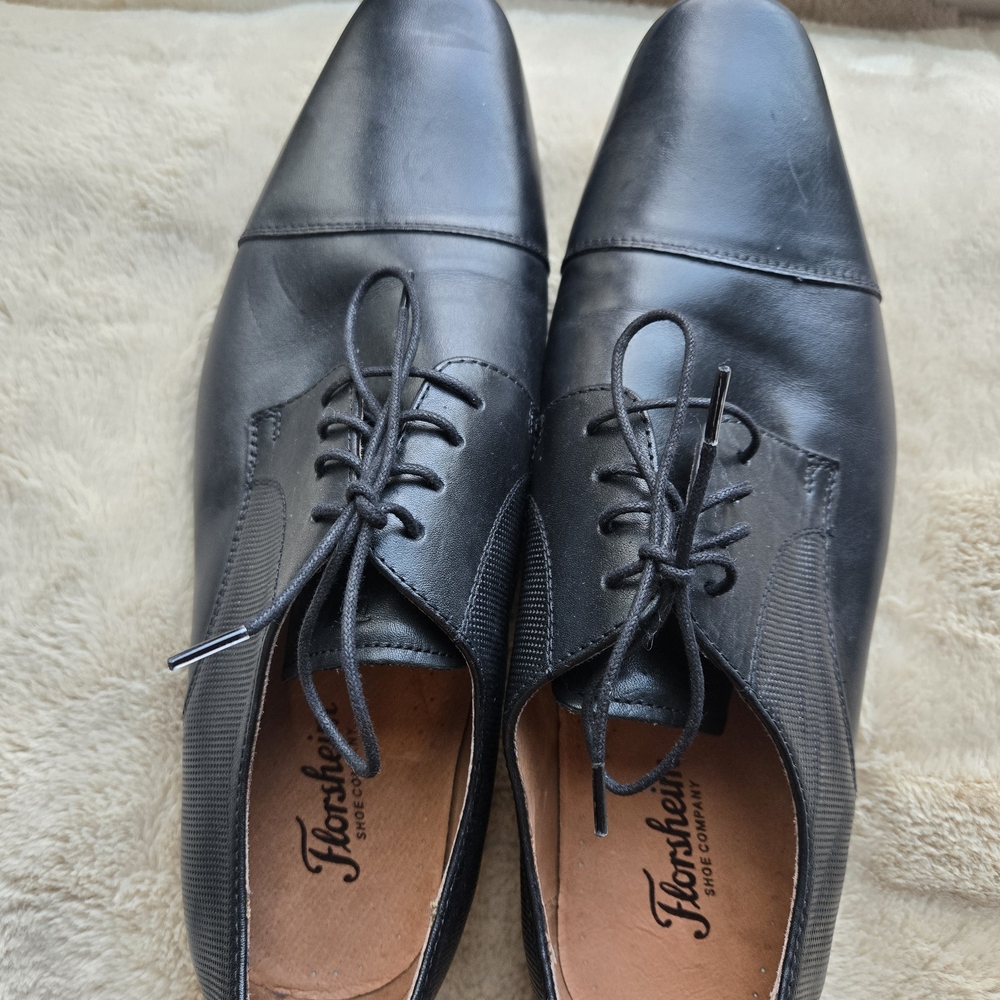 Florsheim Men's Sleek Black Leather Derbys
